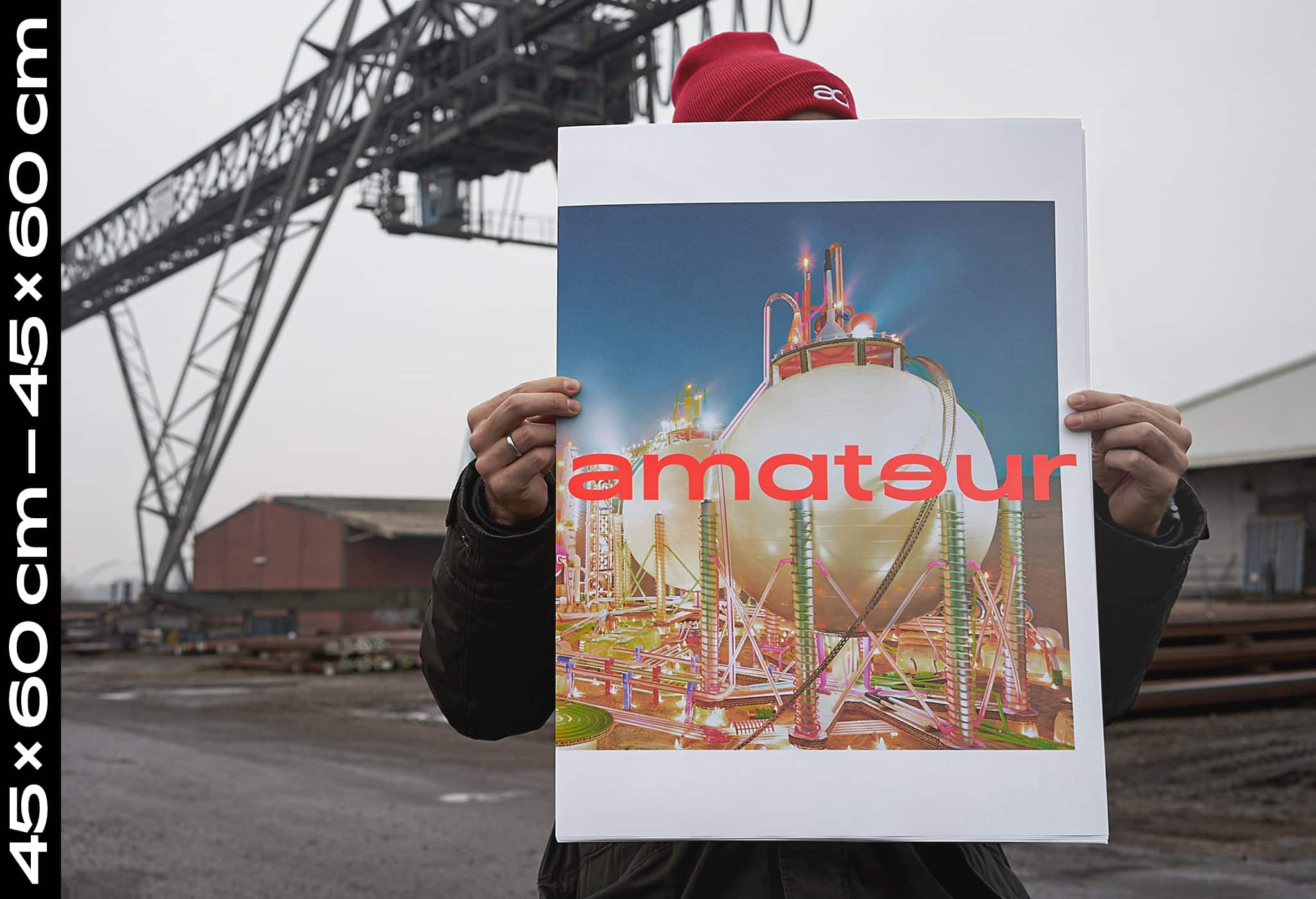 Magazingr&ouml;&szlig;e pr&auml;sentiert am Menschen / Magazine size presented on human