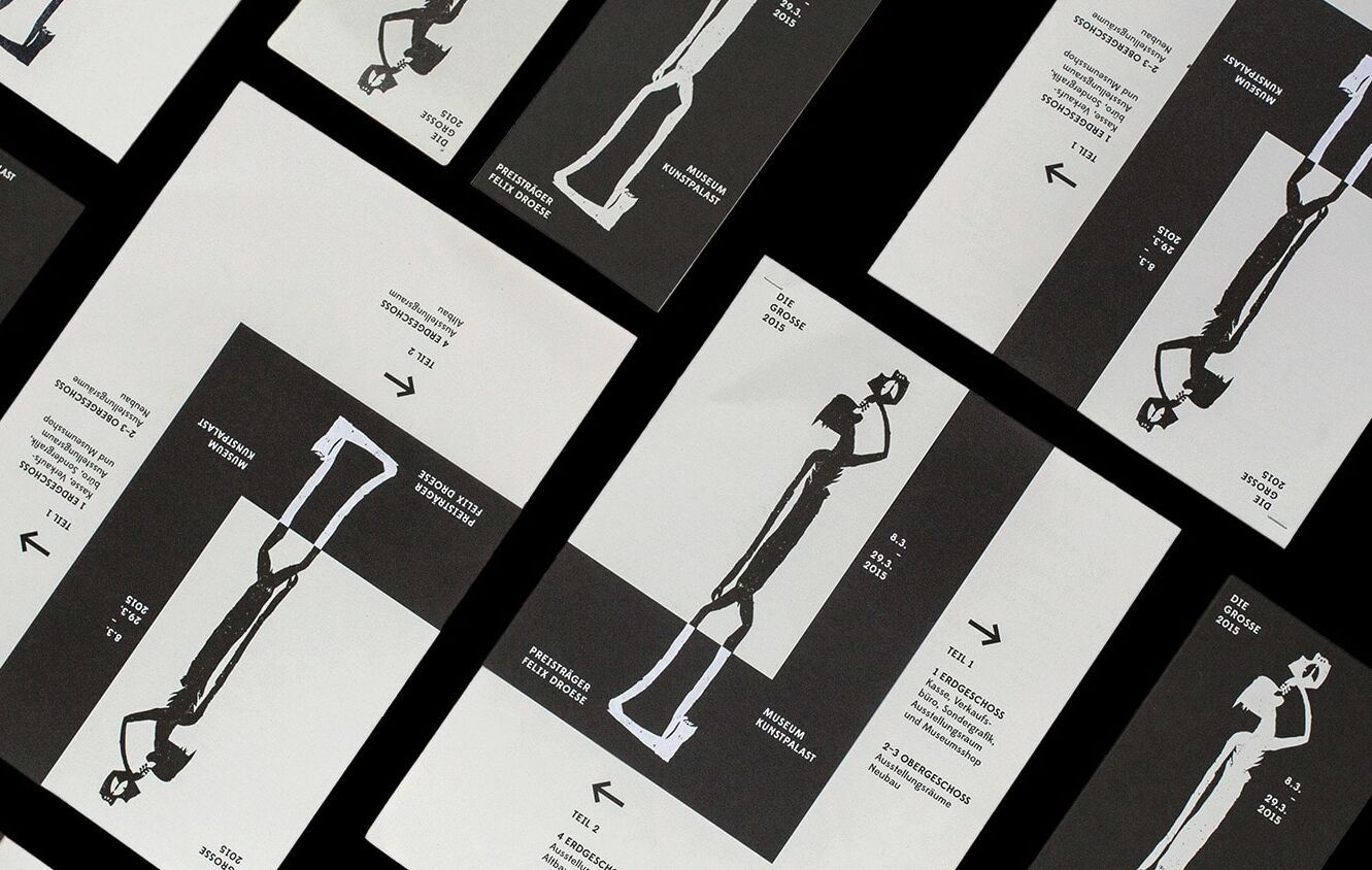 geheftete Ausstellungsflyer in verschiedenen Formaten / stitched exhibition flyers in various formats