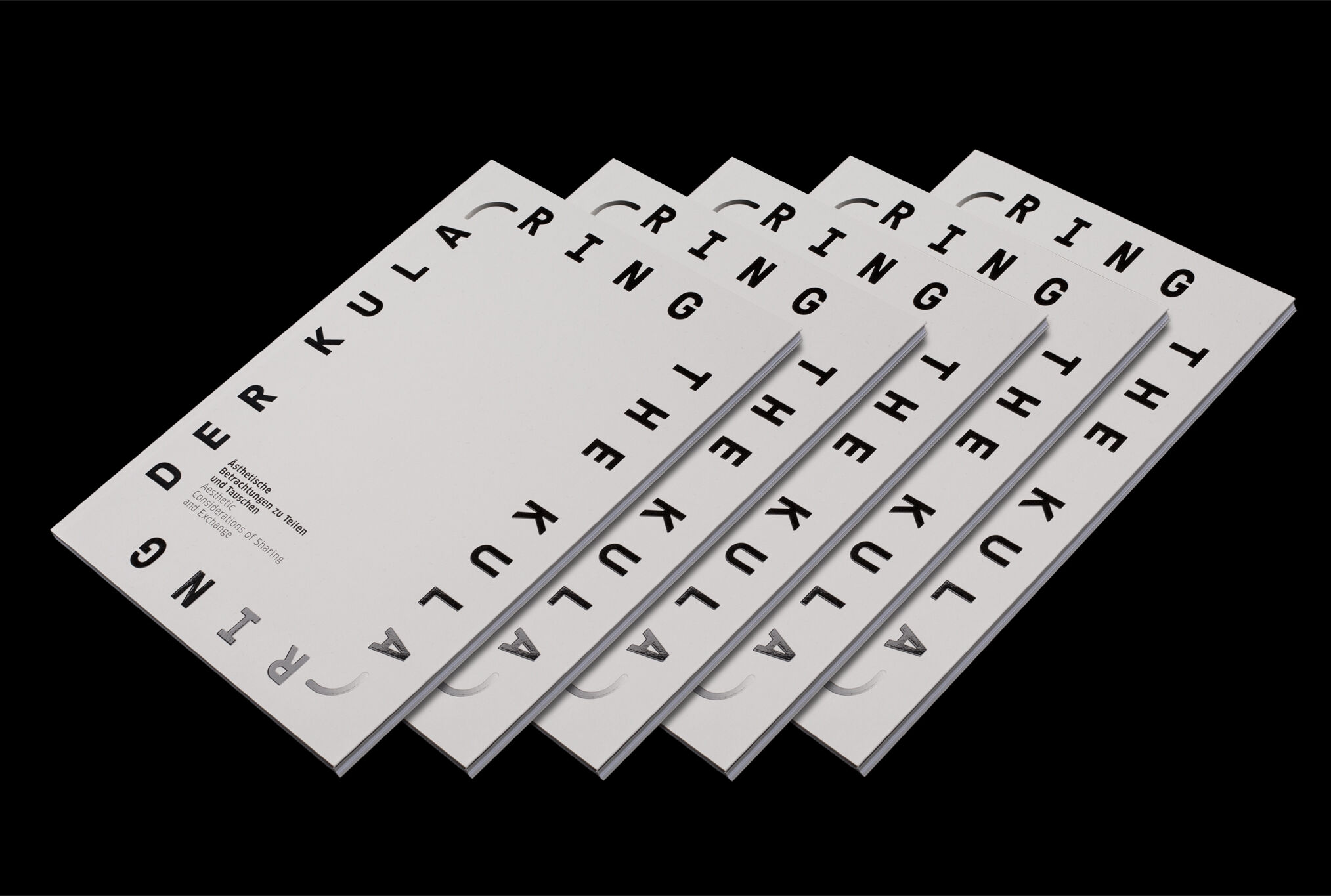 Buchstapel perspektivisch angeordnet / Book stack arranged in perspective