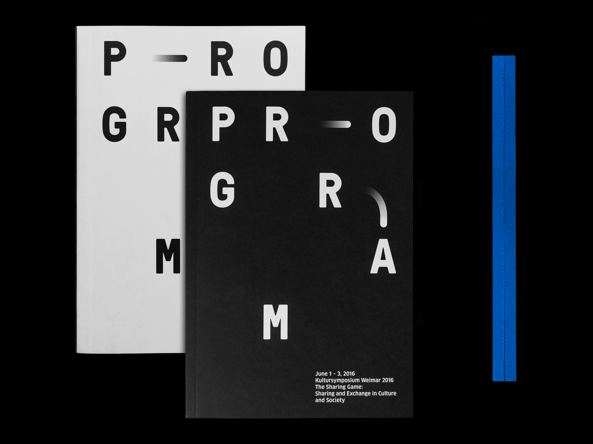 Zwei Programmhefte in schwarz und wei&szlig; mit blauer Bindung / Two program booklets in black and white with blue binding