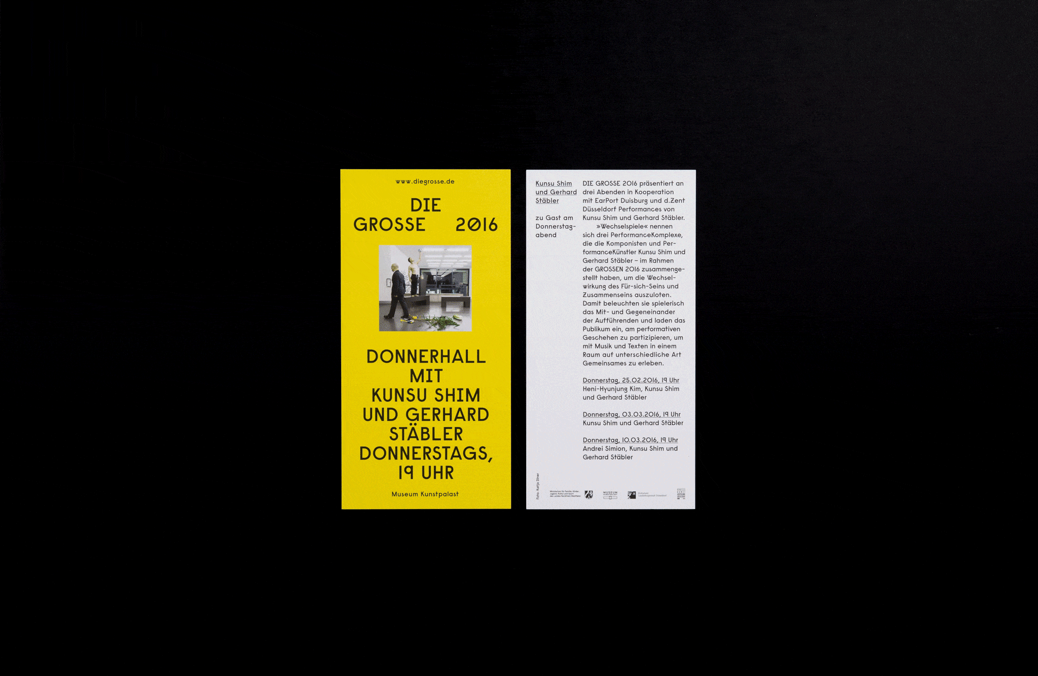 Flyer Vorder- und R&uuml;ckseite auf schwarzem Grund / Flyer front and back on black background