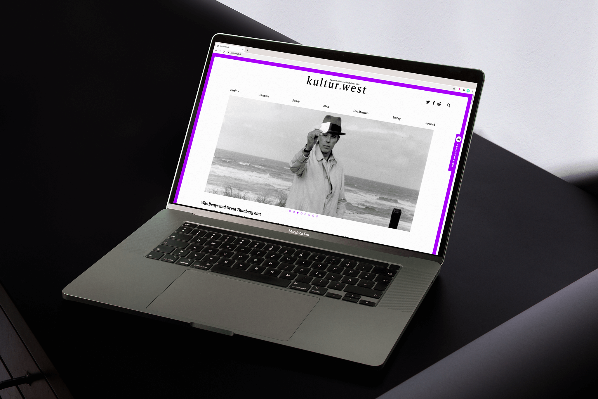 Laptop mit offener Website + Beuys Bild / Laptop with open website + Beuys image