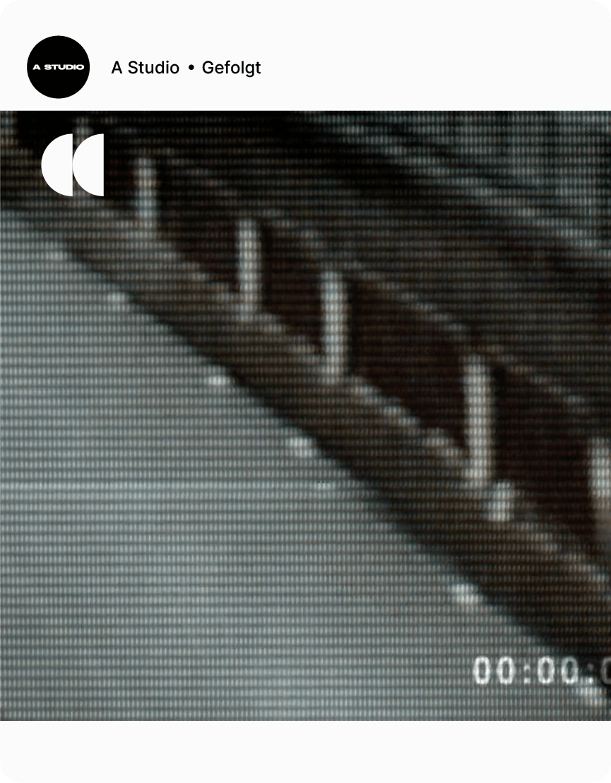 klein platziertes piktografisches Kreiselement auf einem Bitmap-Bild / small placed pictographic circle element on bitmap image