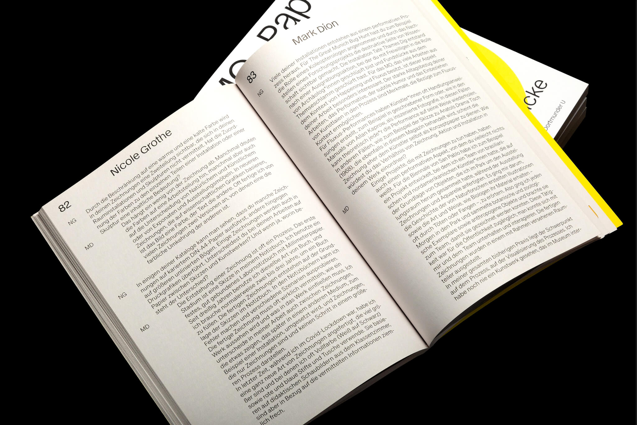 Aufgeschlagene Layoutseite / Opened layout page