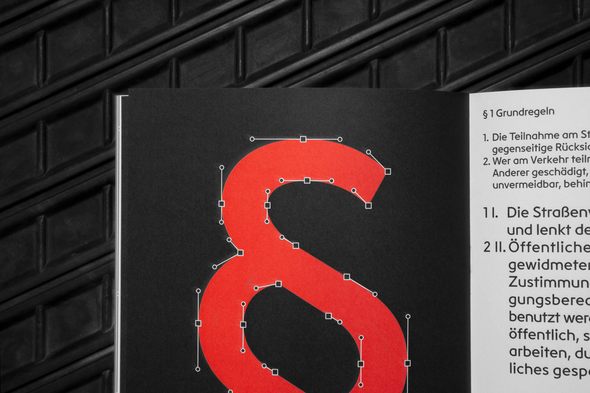 Detail der Konstruktion der Schrift in Glyphs / Detail of the construction of the font in Glyphs