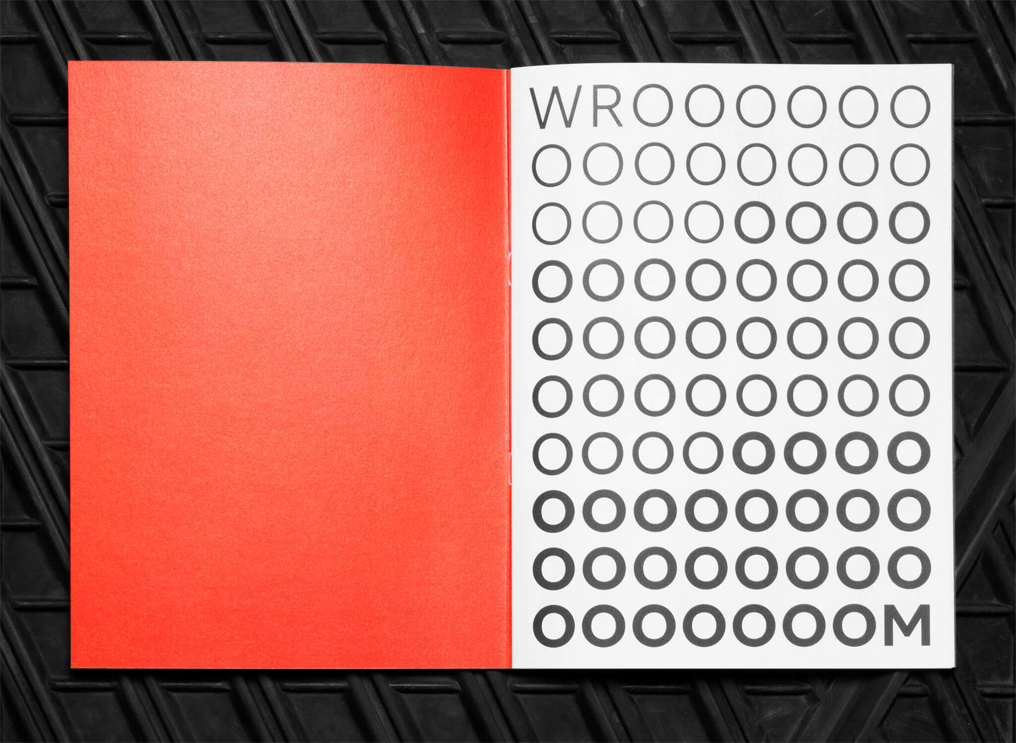 Schmutztitel mit rotem Vorsatzpapier / Mock title with red endpapers