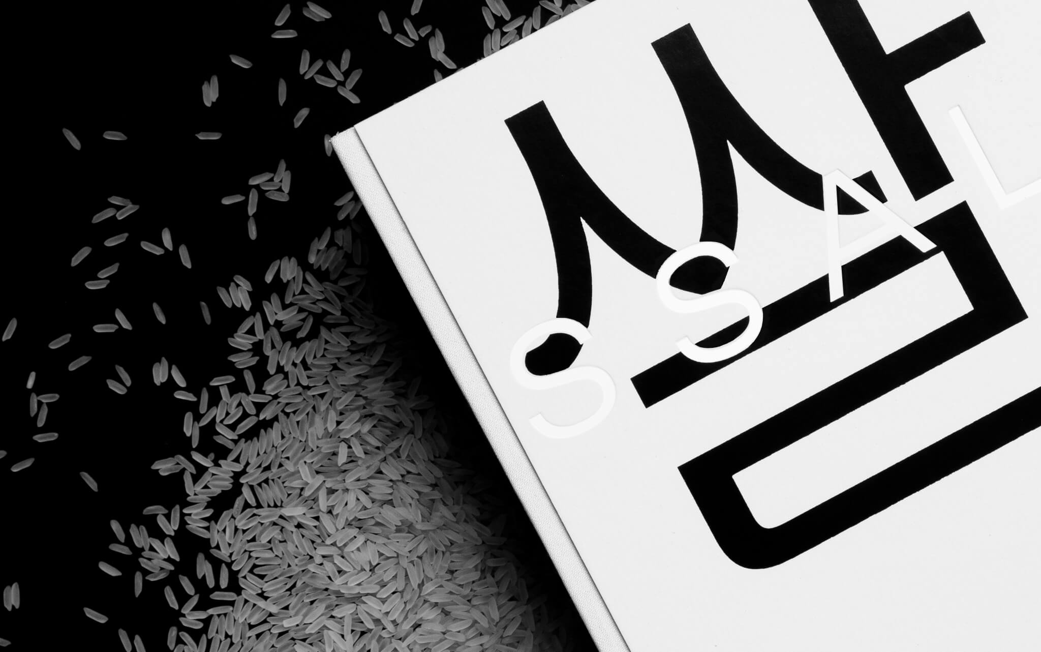 Detail des Covers mit Reiskörnern / Detail of the cover with grains of rice