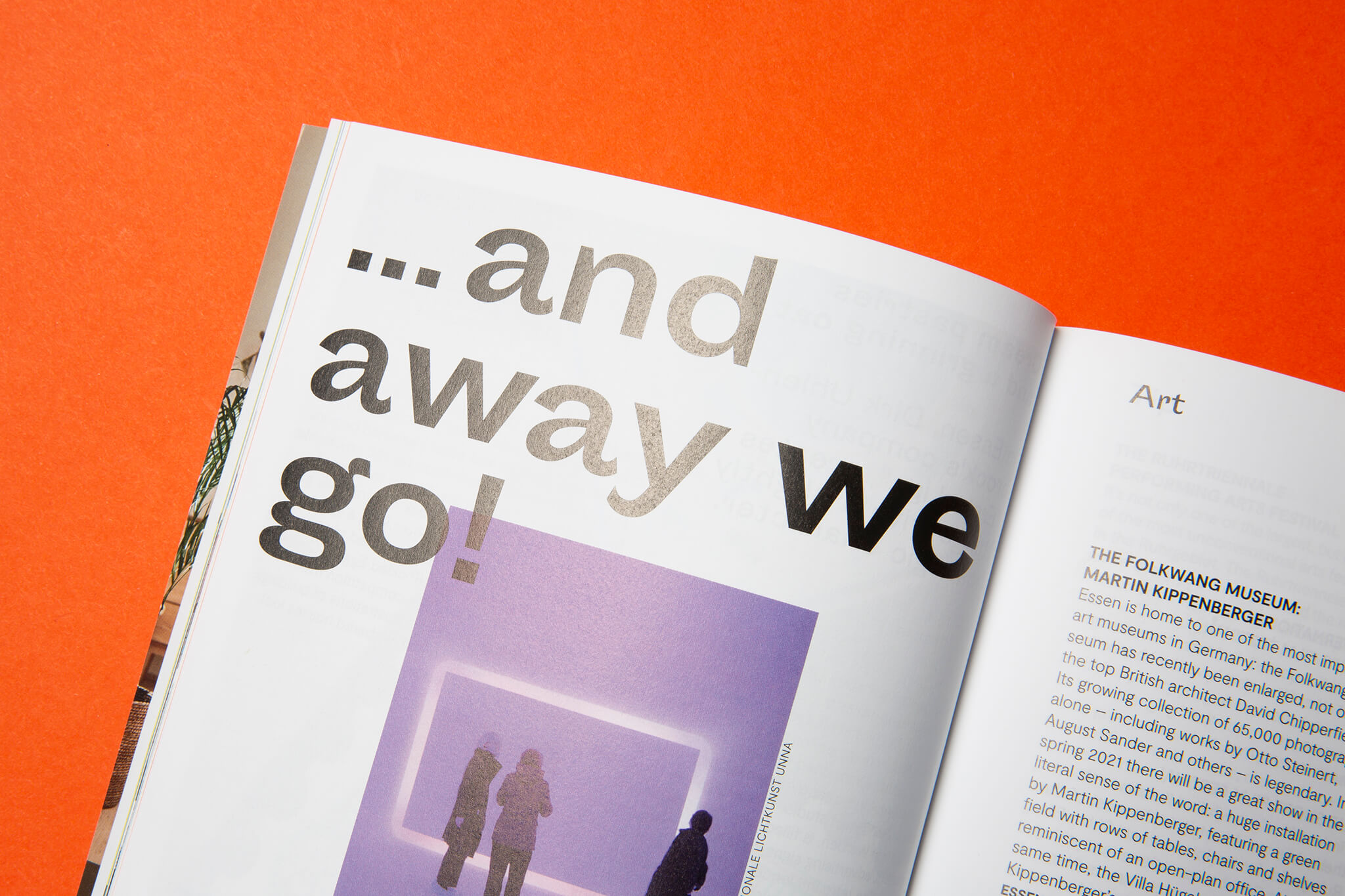 Detail des oberen Seitenrandes mit Typografie / Detail of top page margin with typography